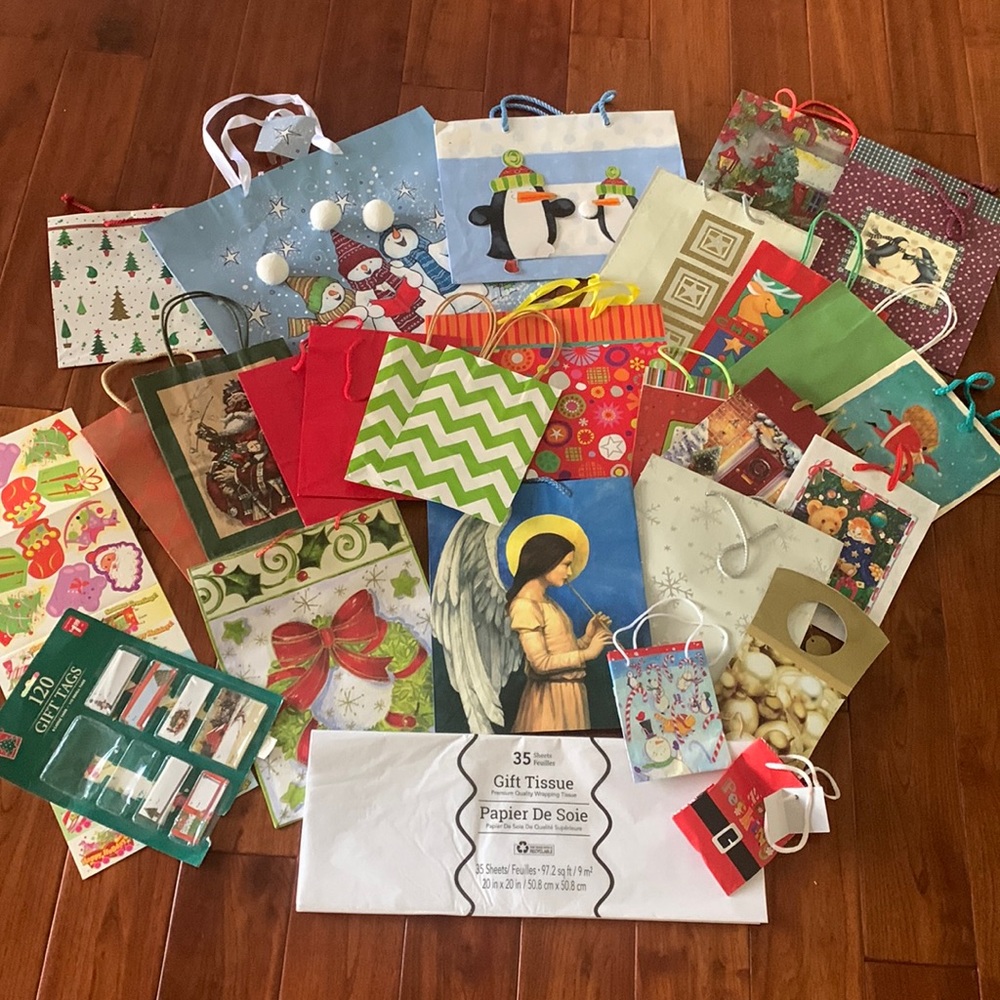 CHRISTMAS GIFT BAG BUNDLE 25+ Bags Gift Tags & Tissue All Sizes